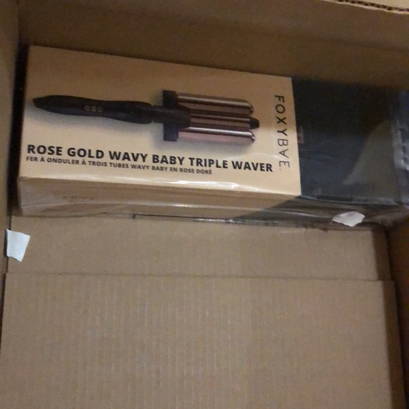 Foxybae Triple Waver Curling Iron - Picture 3 of 3